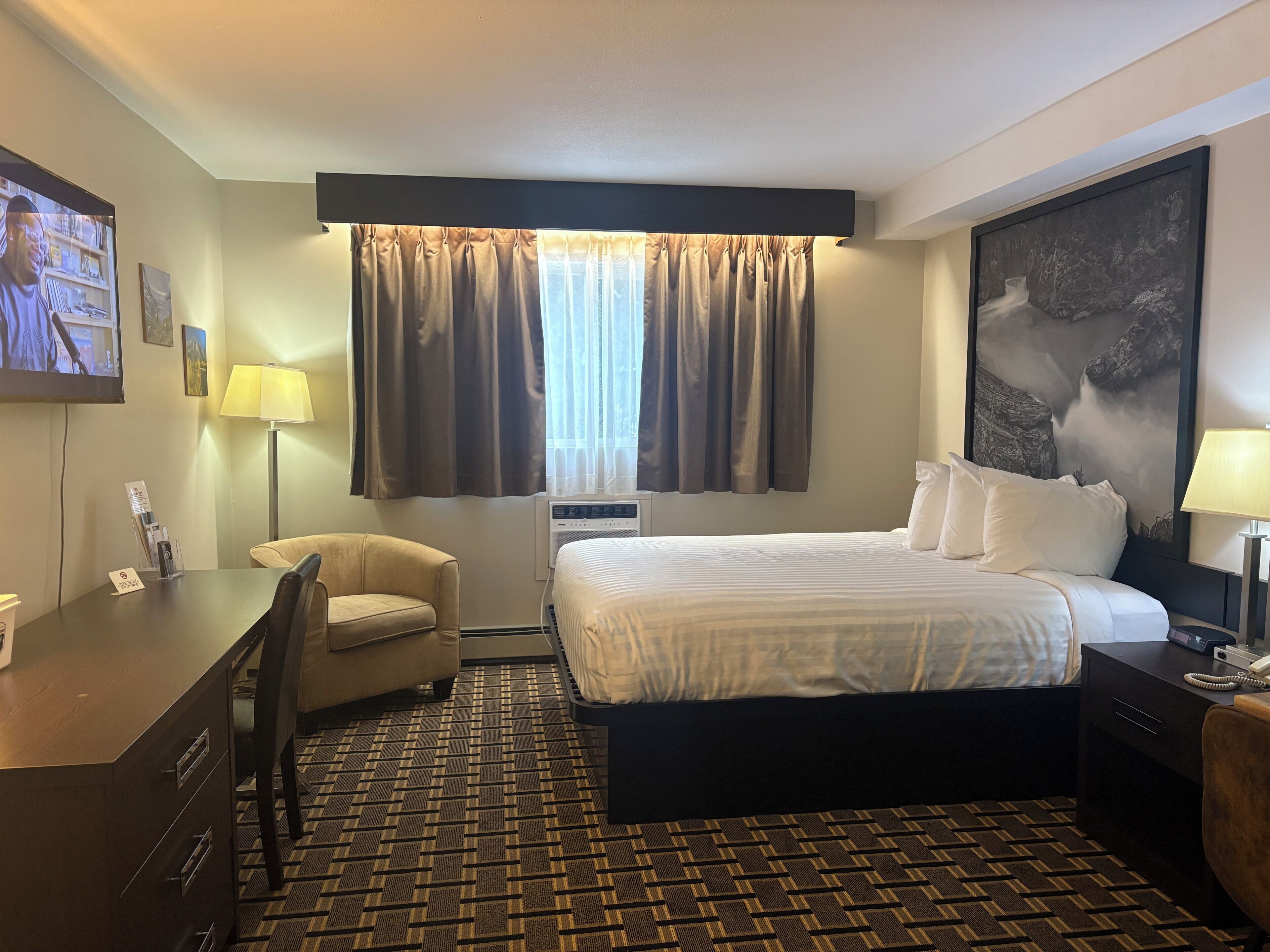 Kamar, 1 Tempat Tidur Queen, Bebas Asap Rokok, dapur kecil | Seprai antialergi, meja kerja, dan tirai kedap cahaya