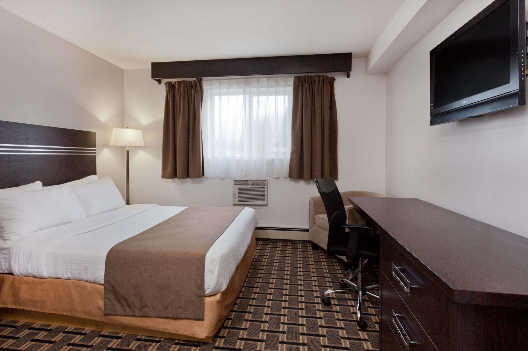 Allergitestet sengetøy, skrivebord og blendingsgardiner