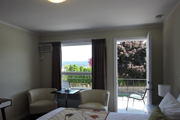 Chambre, 1 très grand lit, balcon | Vue depuis le balcon