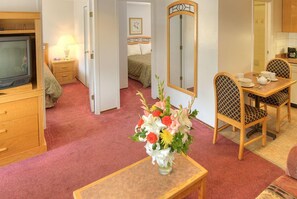 Suite, 2 Bedrooms | Living area