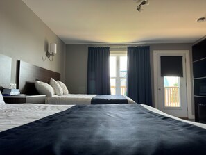 Chambre Standard, 2 grands lits, côté montagne | Bureau, espace de travail pour ordinateur portable, Wi-Fi gratuit