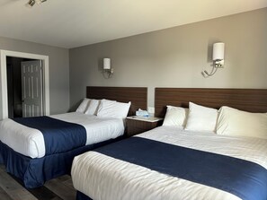 Standardrum - 2 queensize-sängar - intill bergen | Skrivbord, arbetsyta för laptop, gratis wi-fi och sängkläder