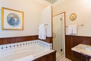Habitación Deluxe, 1 cama de matrimonio | Ropa de cama hipoalergénica, wifi gratis, ropa de cama