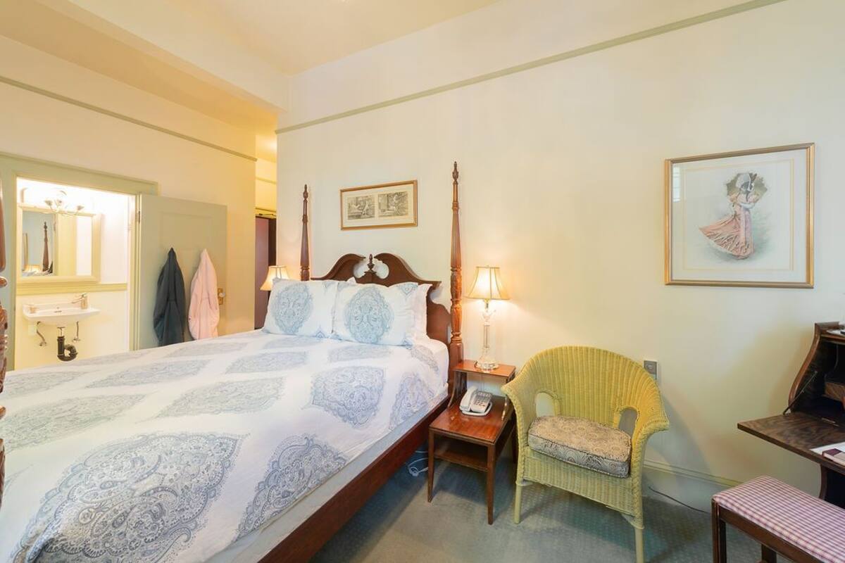 1 bedroom, hypo-allergenic bedding, free WiFi, bed sheets