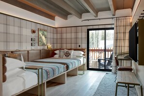 Desk, blackout drapes, iron/ironing board, free WiFi - Moxy Banff (Banff)