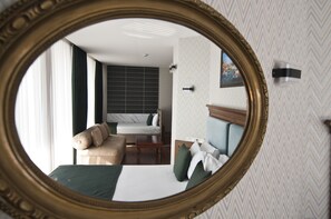 Superior Suite, Sea View | Egyptian cotton sheets, premium bedding, minibar, in-room safe - Artefes Hotel Old City  (Istanbul)