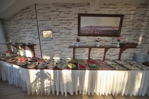 Free daily buffet breakfast - Artefes Hotel Old City  (Istanbul)