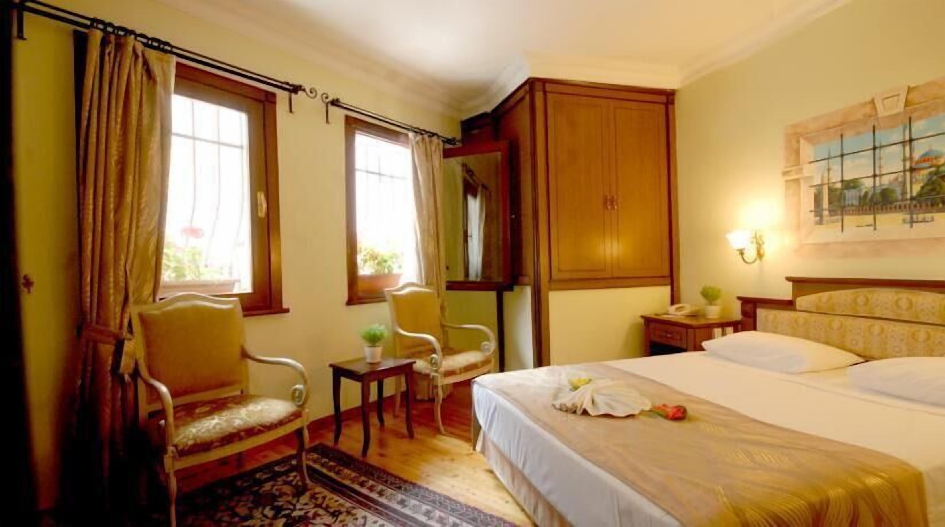 Egyptian cotton sheets, premium bedding, minibar, in-room safe