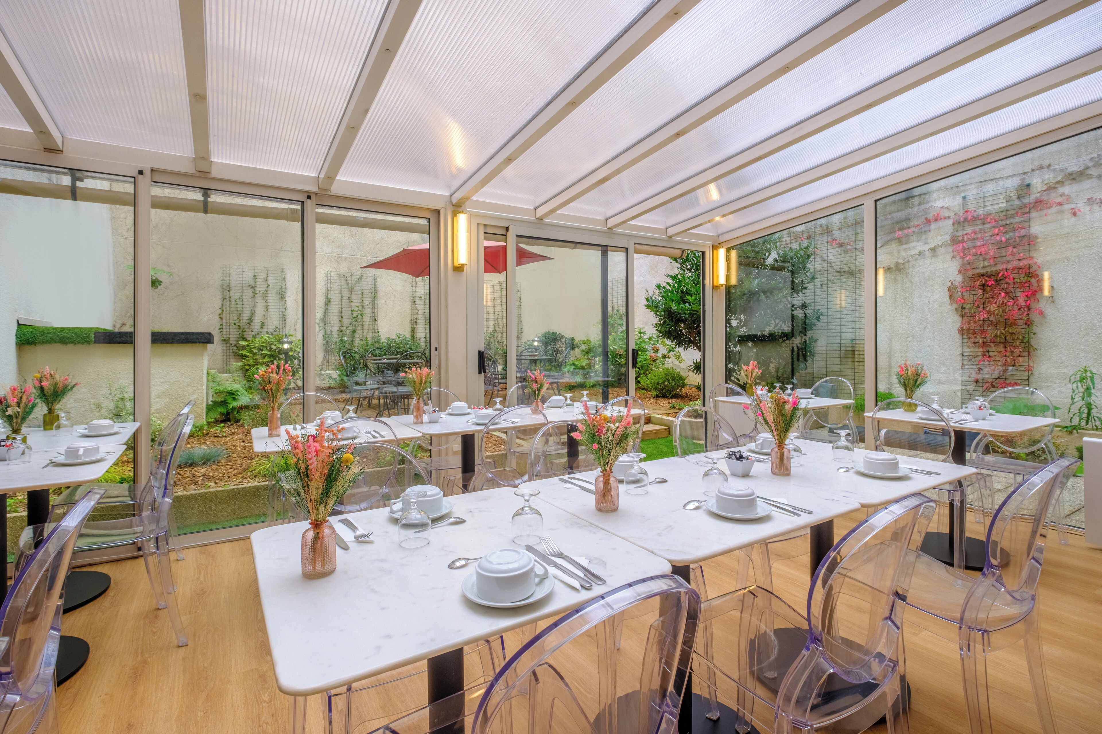 Daily buffet breakfast (EUR 13 per person)