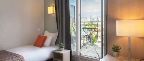 Eenpersoonskamer | Luxe beddengoed, een kluis op de kamer, een bureau