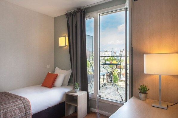 1 bedroom, premium bedding, in-room safe, desk