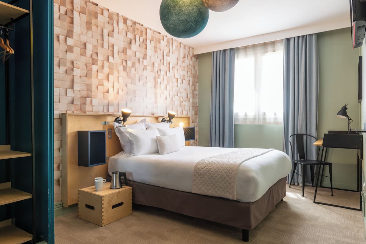 Chambre Confort | Literie de qualité supérieure, coffres-forts dans les chambres, bureau