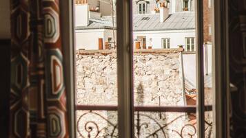 Executive Room | Premium bedding, in-room safe, desk, blackout curtains