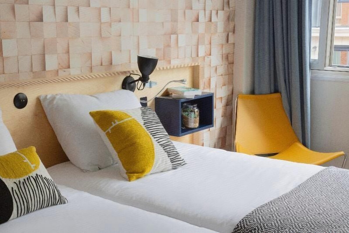 Premium bedding, in-room safe, desk, blackout drapes