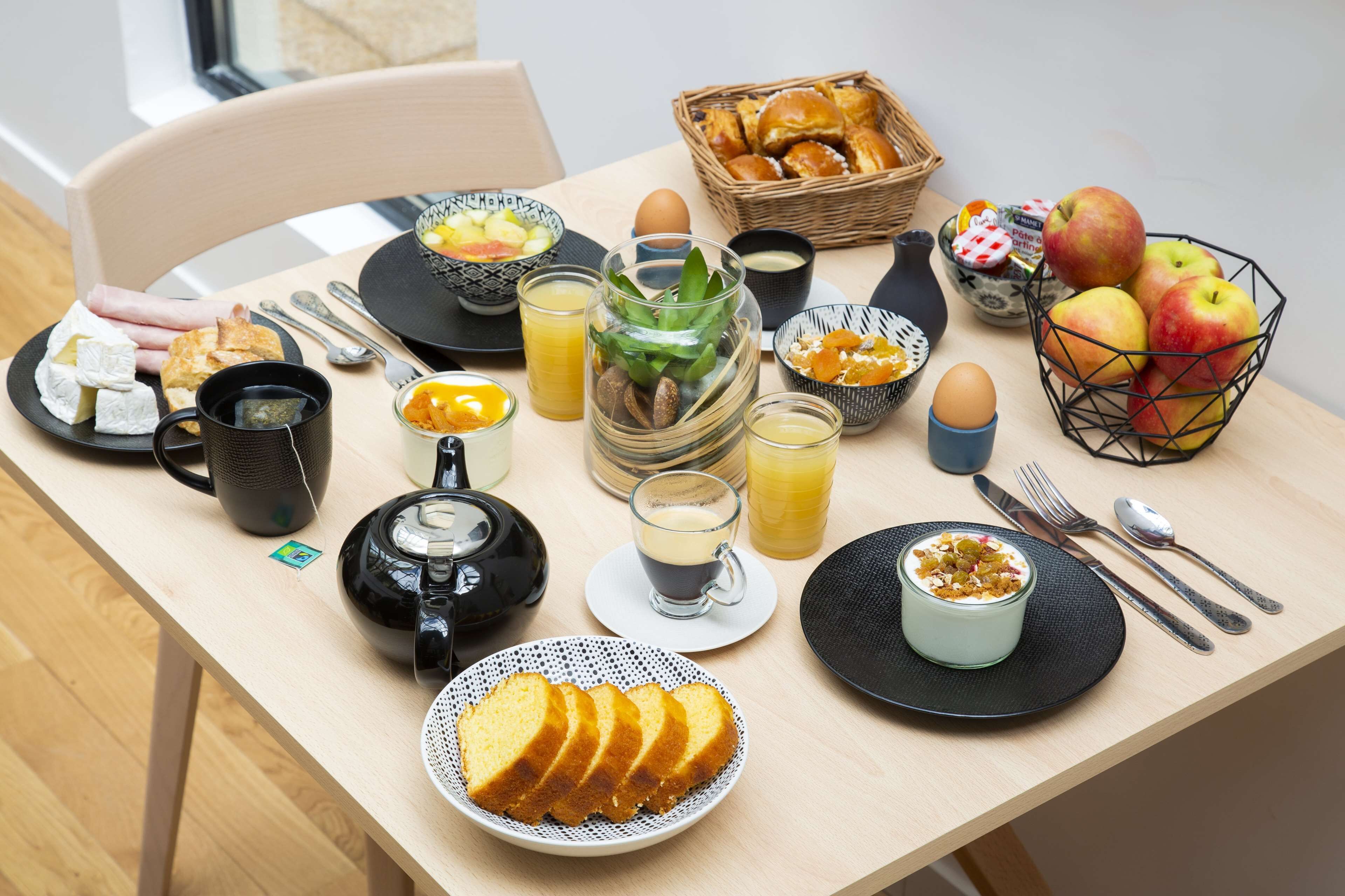 daily buffet breakfast (eur 14 per person)