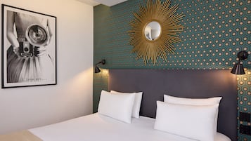 Dobbeltrom | Safe på rommet, skrivebord og skrivebord for bærbar PC