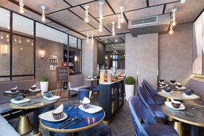 Frokostbuffé hver dag (EUR 14 per person)