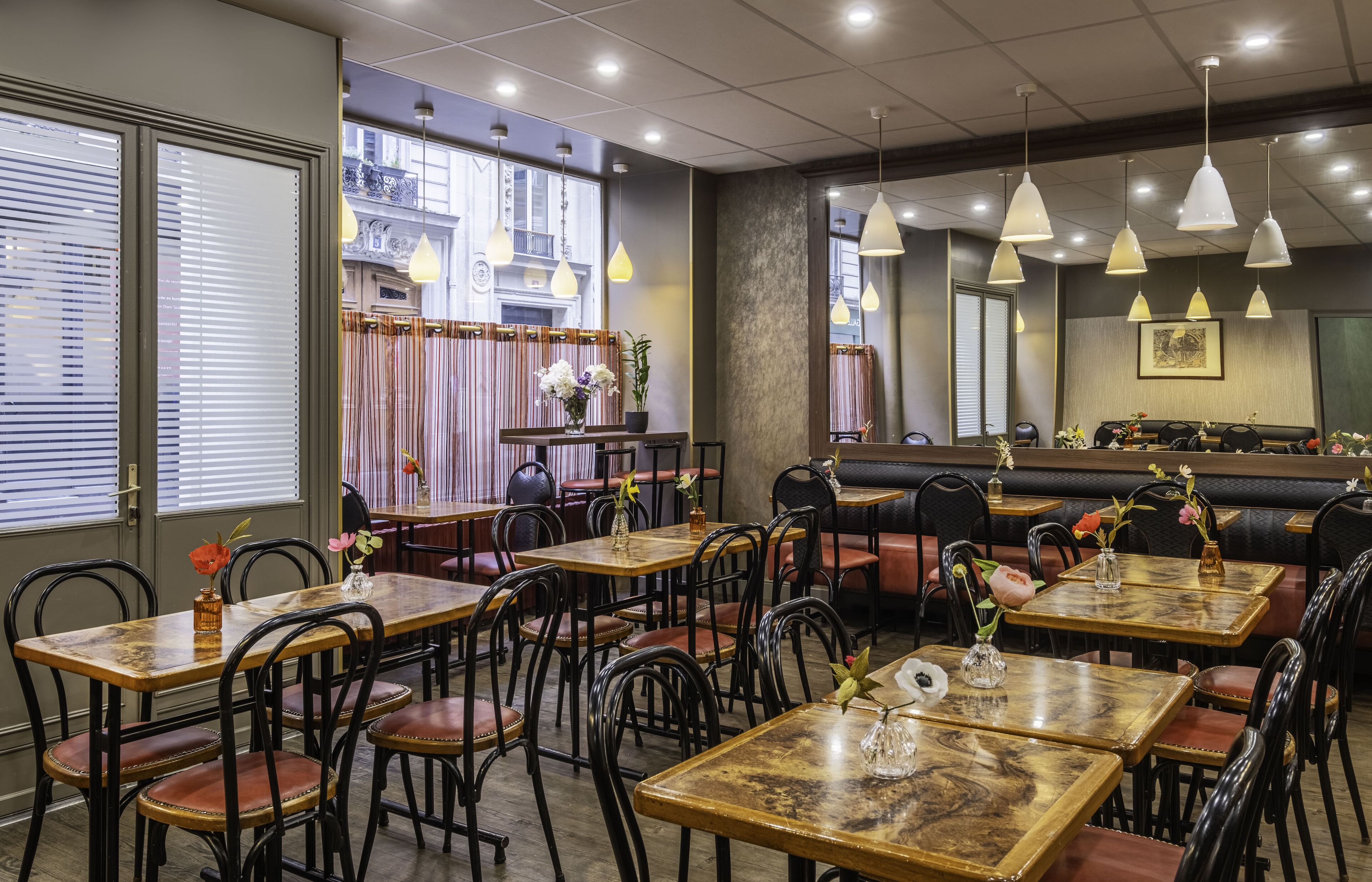 Daily continental breakfast (EUR 12 per person)