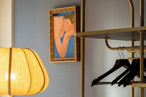 Unclassified image, 3 of 100, button - Grand Hotel De Turin (Paris)