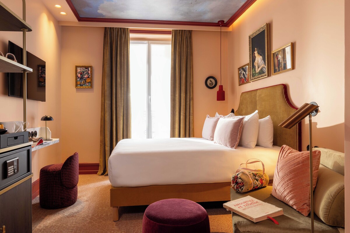 Triple Room | Premium bedding, desk, blackout drapes, iron/ironing board (on request)