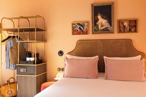Unclassified image, 2 of 100, button - Grand Hotel De Turin (Paris)