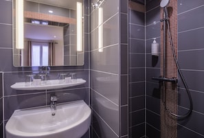 Family Quadruple Room | Bathroom