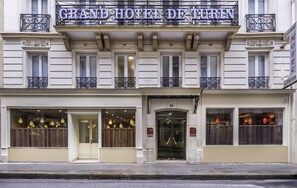 Front of property - Grand Hotel De Turin (Paris)