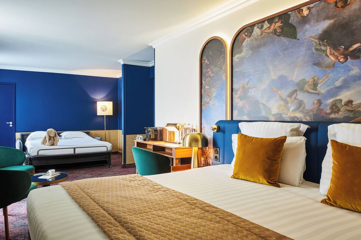 family room | premium bedding, in-room safe, desk, iron/ironing board