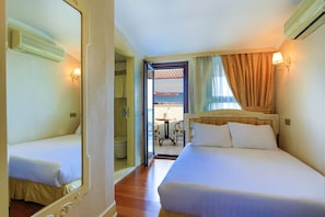 Deluxe Room, 1 Double Bed, Sea View | Premium bedding, minibar, in-room safe, individually decorated