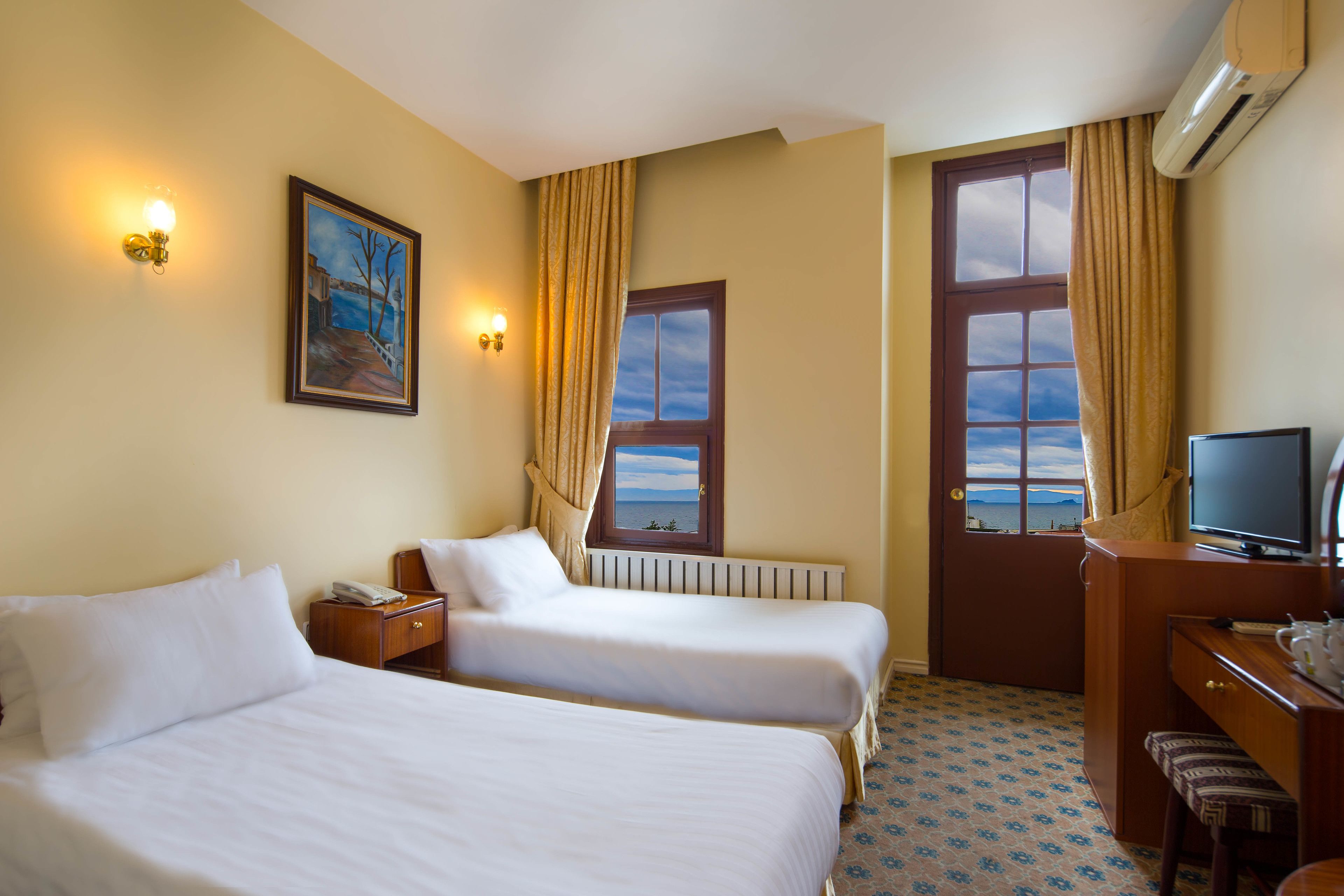 standard room, sea view (non smoking) | premium bedding, minibar, in-room safe, individually decorated
