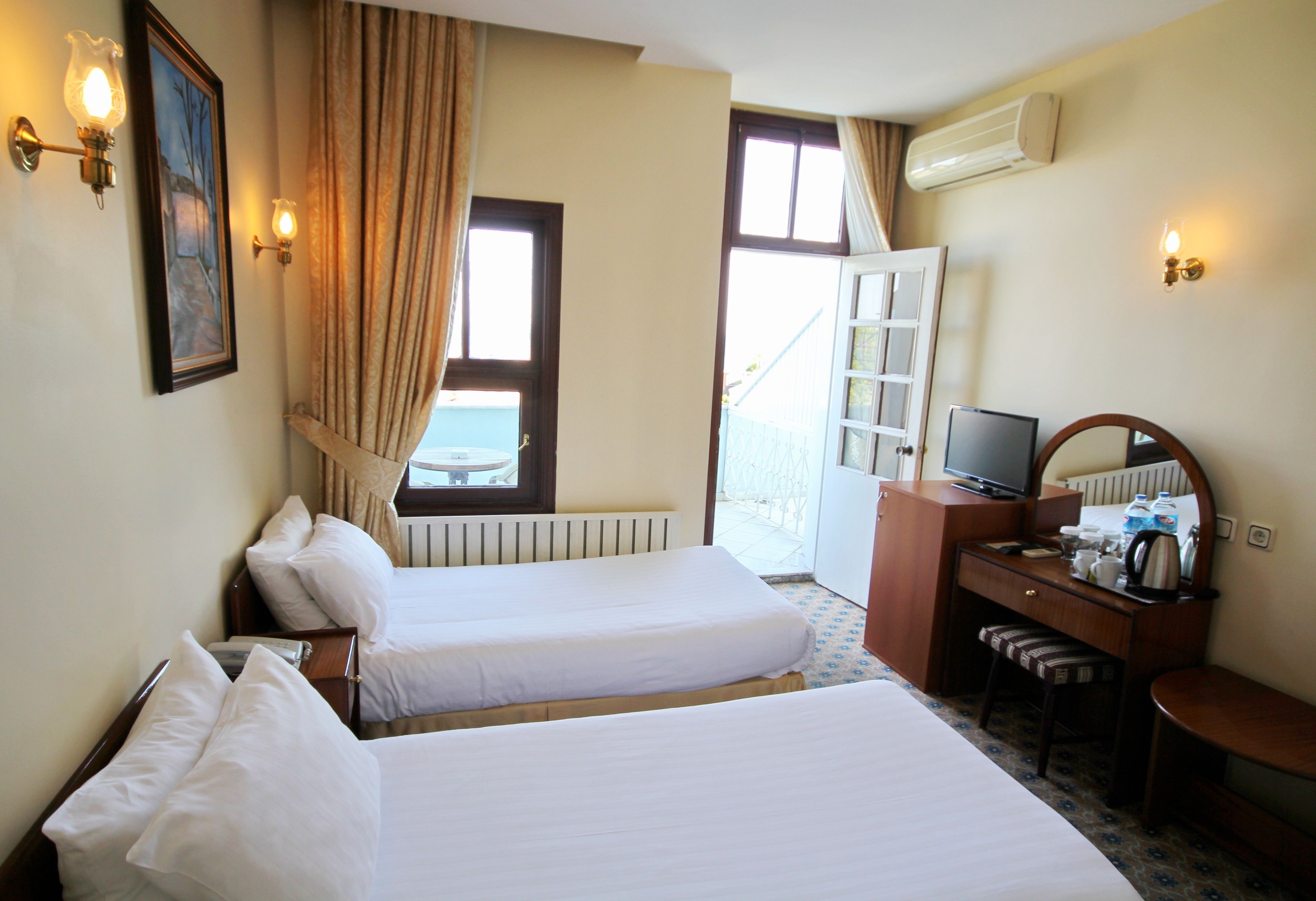 standard room, sea view (non smoking) | premium bedding, minibar, in-room safe, individually decorated