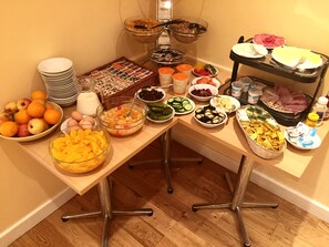 Daily continental breakfast (GBP 10 per person)