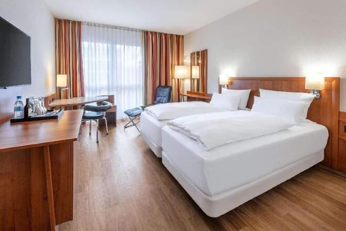 Premium bedding, pillow-top beds, minibar, in-room safe