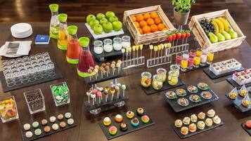 Petit déjeuner buffet servi tous les jours en supplément