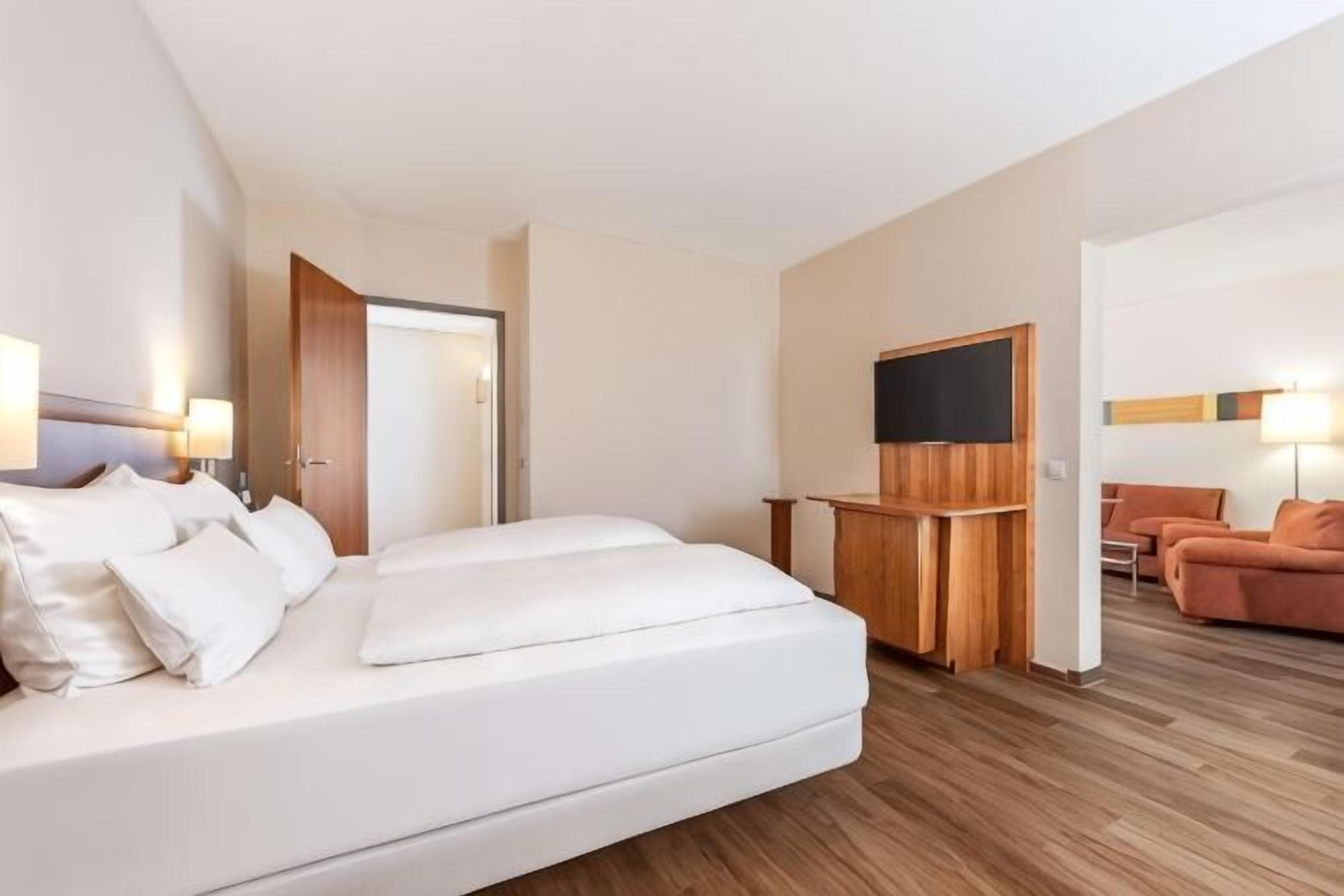 Biancheria da letto di alta qualità, materassi a doppio strato, minibar