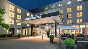 A hotel entrance with a sign reading "The Munich Ost". - NH München Ost Conference Center (Aschheim)