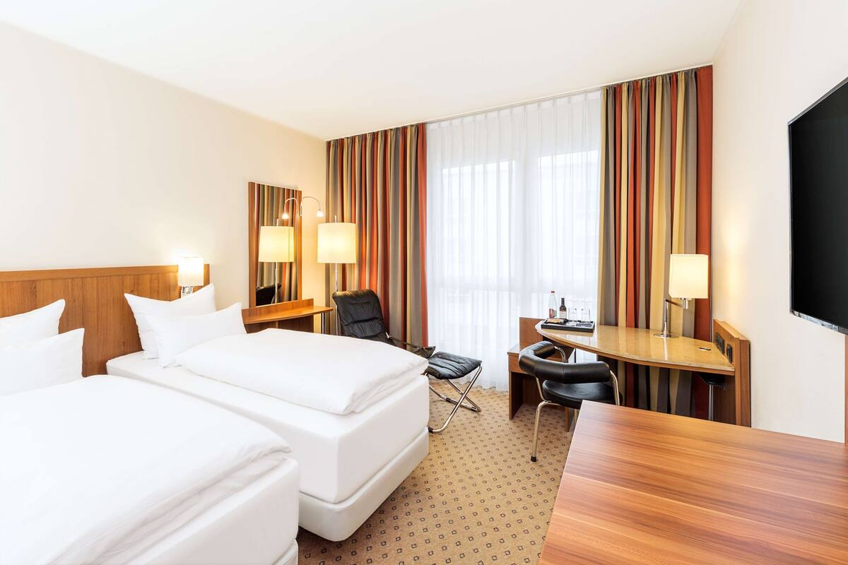 premium bedding, pillow-top beds, minibar, in-room safe
