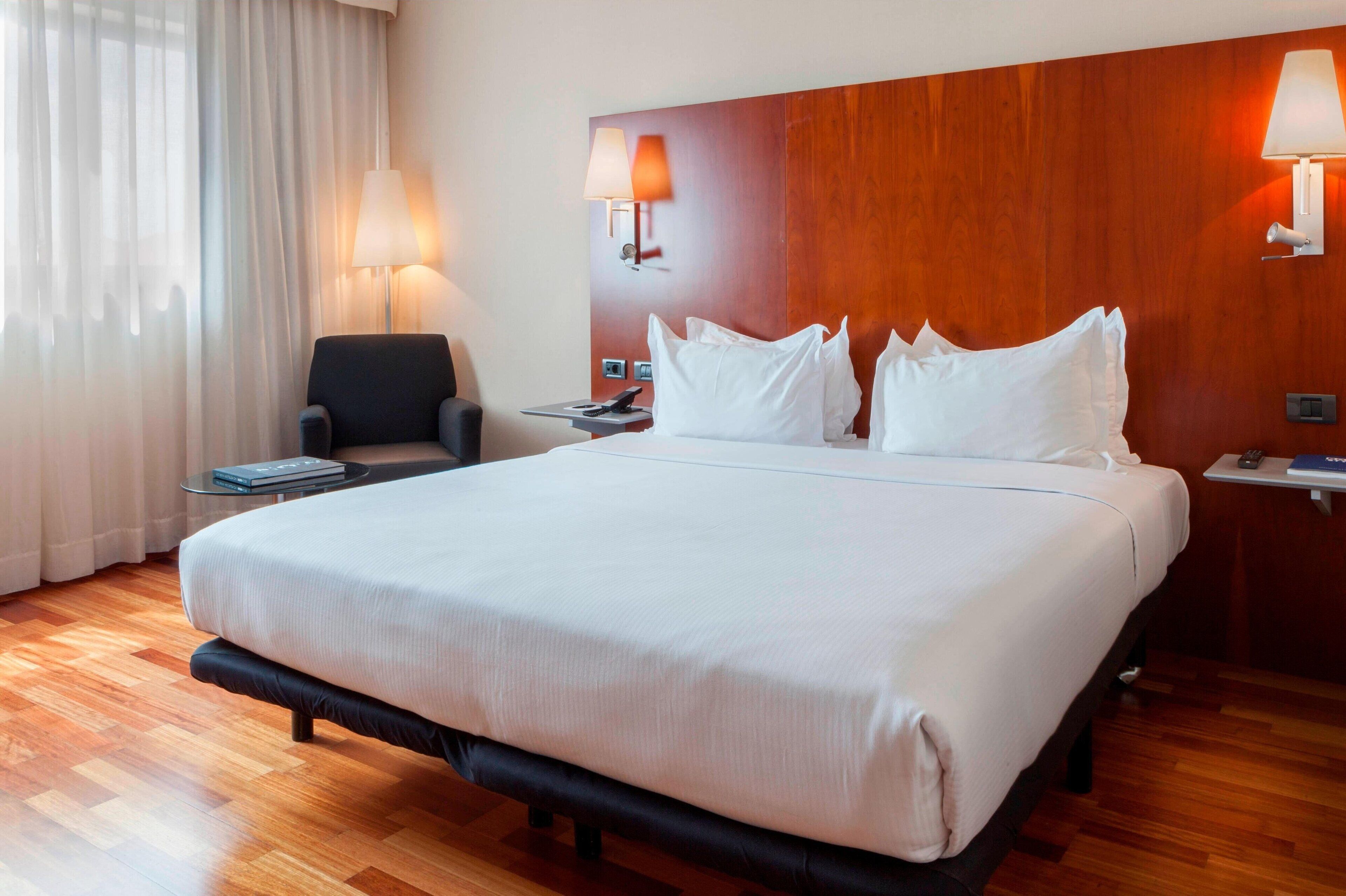 superior room, 1 king bed | minibar, in-room safe, desk, blackout curtains