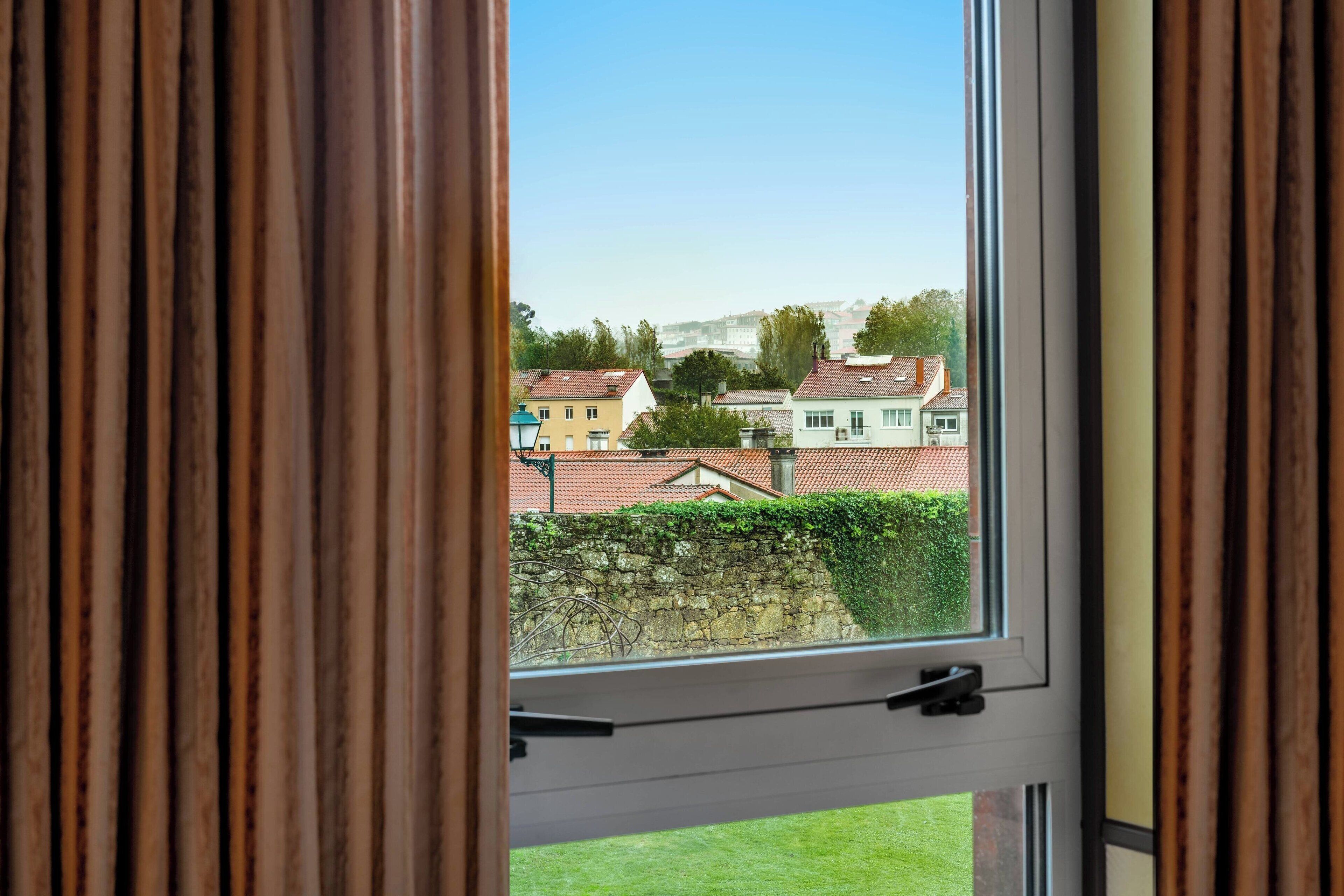 Deluxe Room, 1 King Bed, Garden View | Minibar, in-room safe, desk, blackout curtains