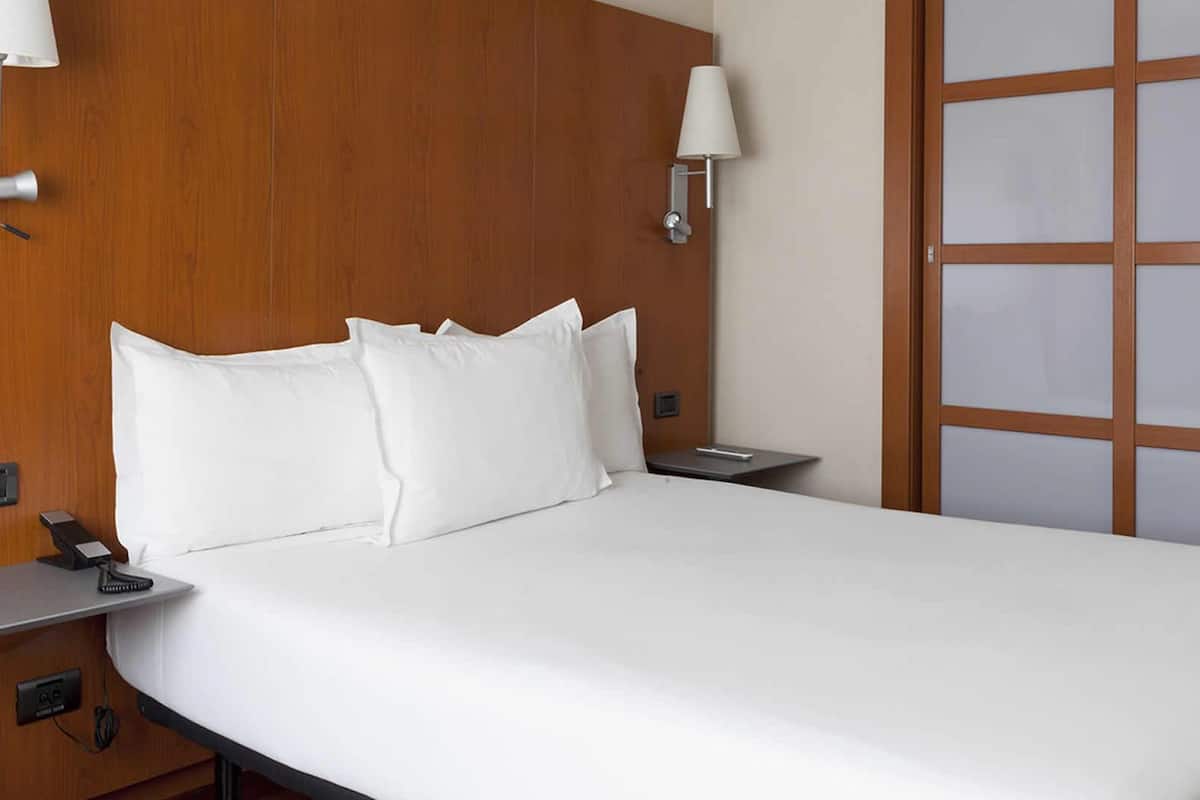 frette italian sheets, premium bedding, minibar, in-room safe