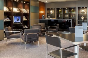 Serves lunch and dinner - Hotel Ciudad de Lleida (Lleida)