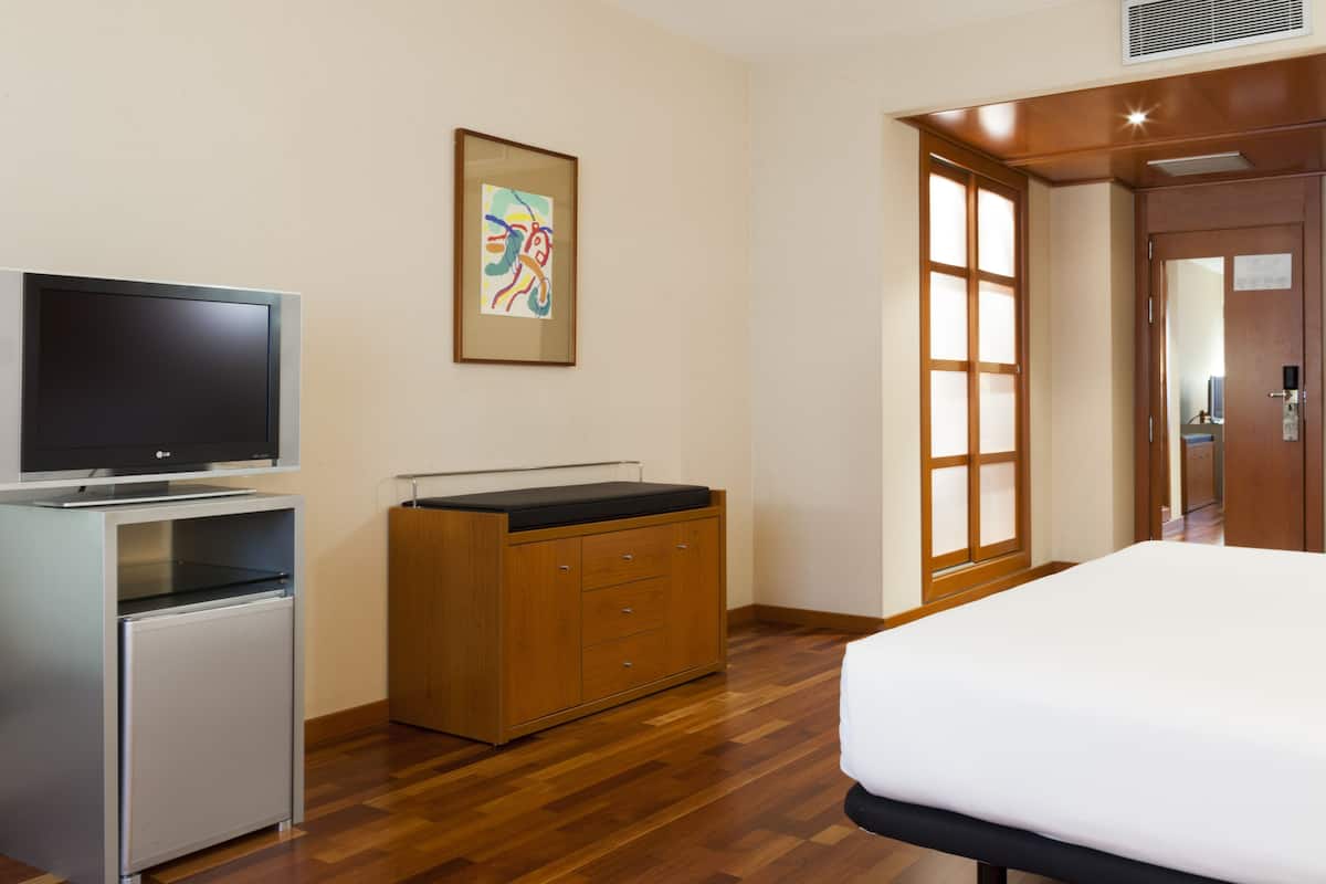 frette italian sheets, premium bedding, minibar, in-room safe