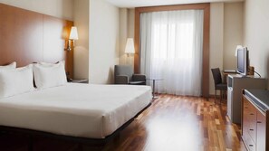 Frette Italian sheets, premium bedding, minibar, in-room safe