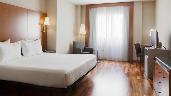 Frette Italian sheets, premium bedding, minibar, in-room safe