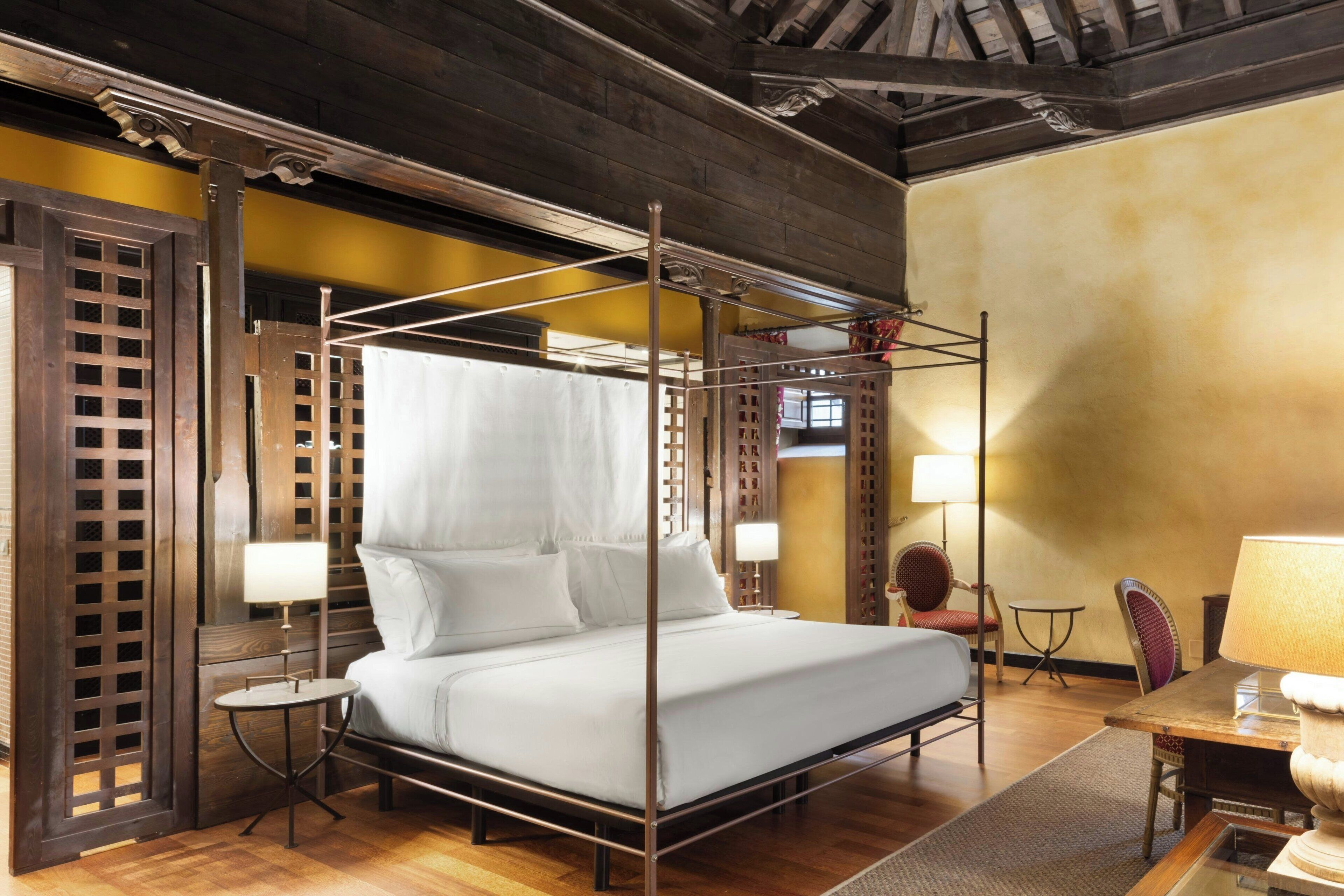 Minibar, individually decorated, desk, laptop workspace