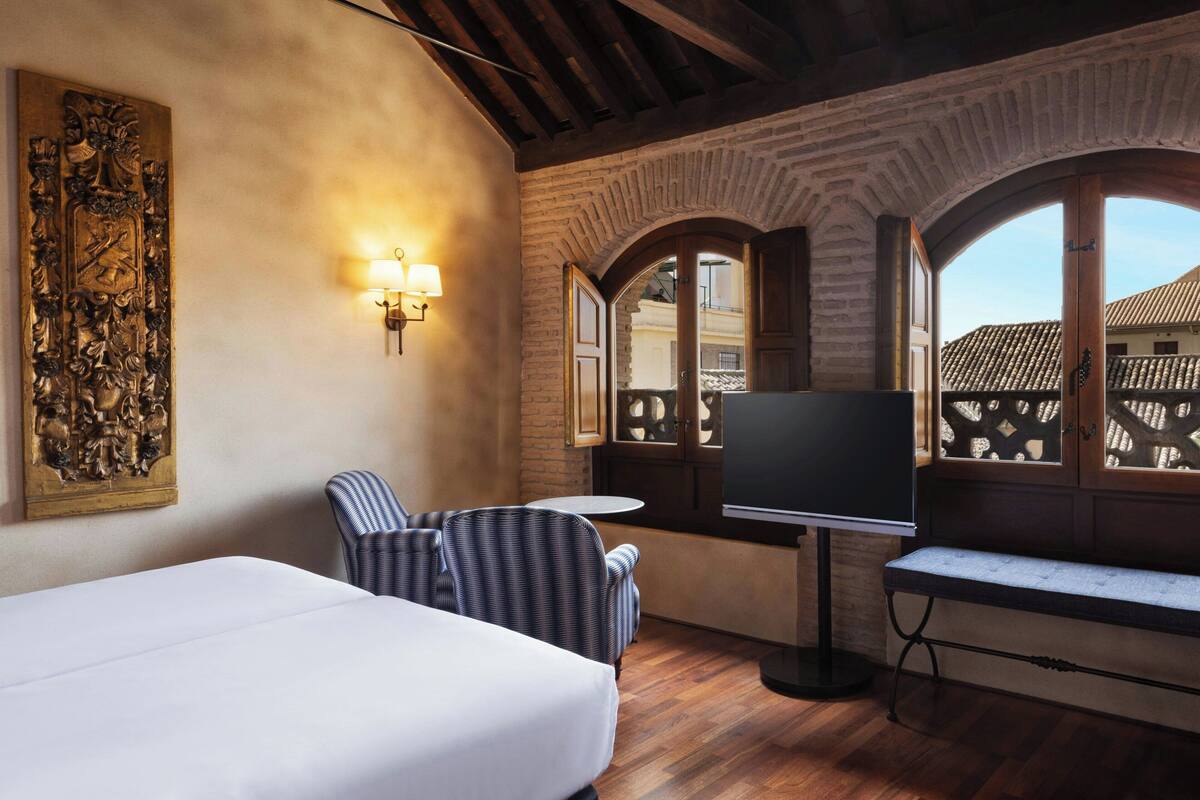 premium room, 2 single beds, non smoking | minibar, individually decorated, desk, laptop workspace