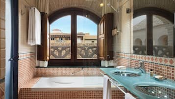 Habitación Premium, 2 camas individuales | Minibar, decoración individual, escritorio