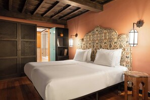 Premium Room, 2 Twin Beds | Minibar, individually decorated, desk, laptop workspace - Hotel Palacio de Santa Paula, Autograph Collection (Granada)