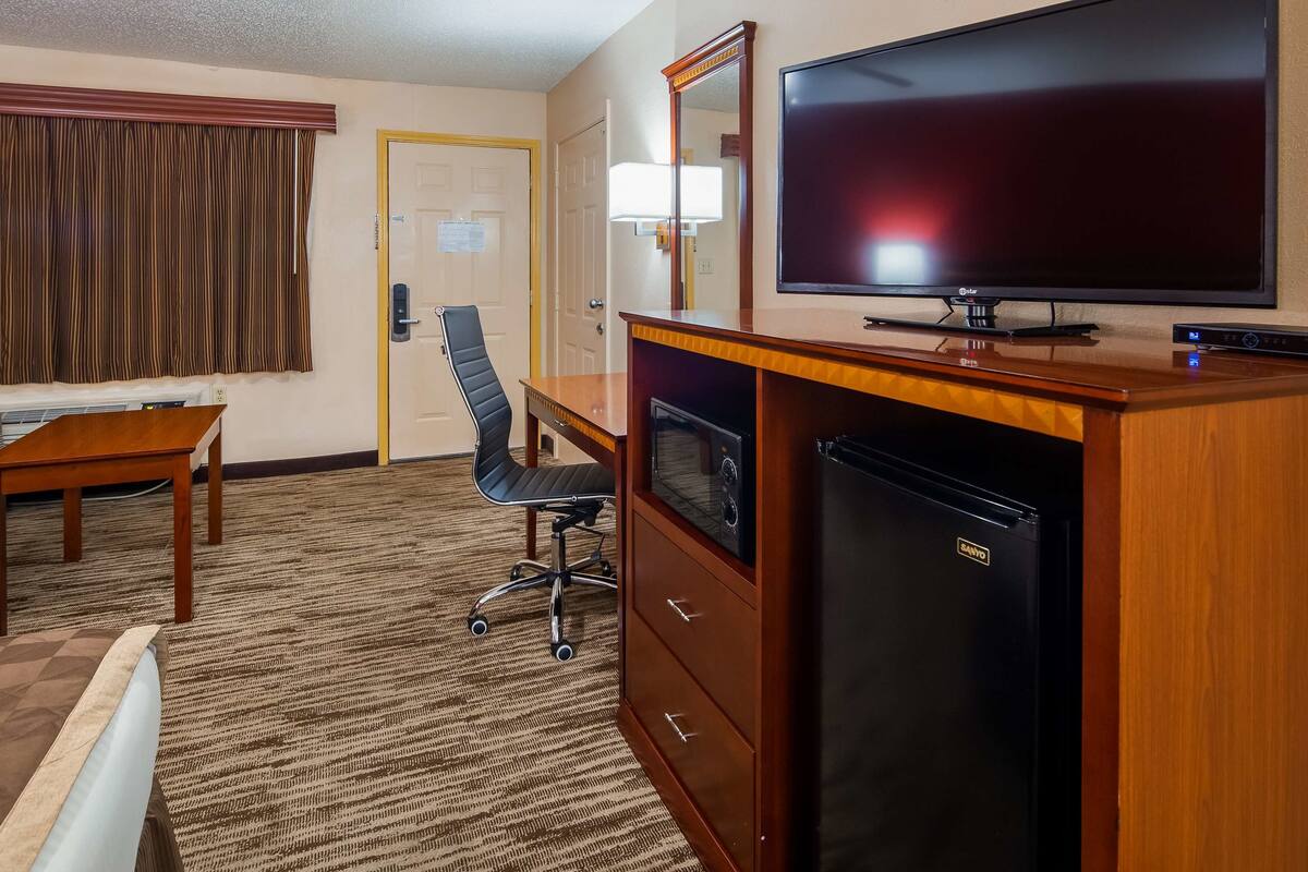 pillow-top beds, desk, laptop workspace, blackout curtains