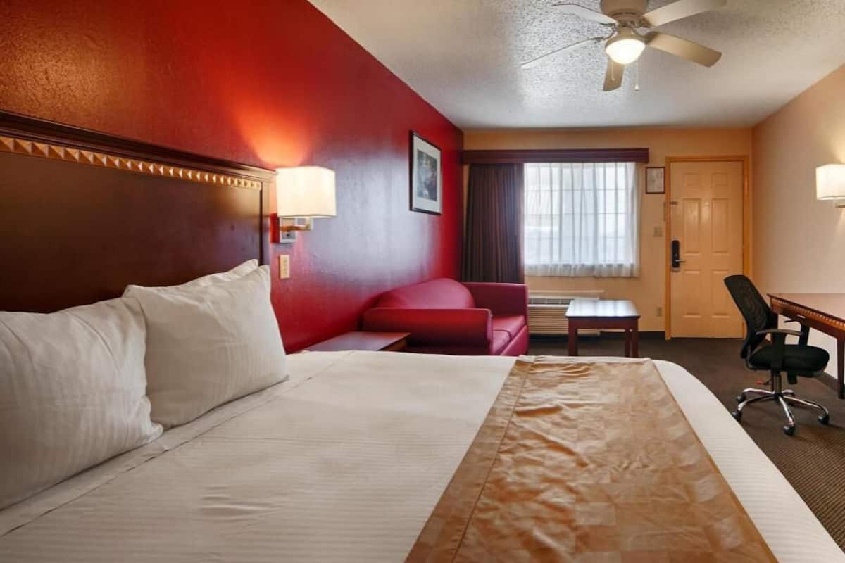 Pillowtop beds, desk, laptop workspace, blackout drapes